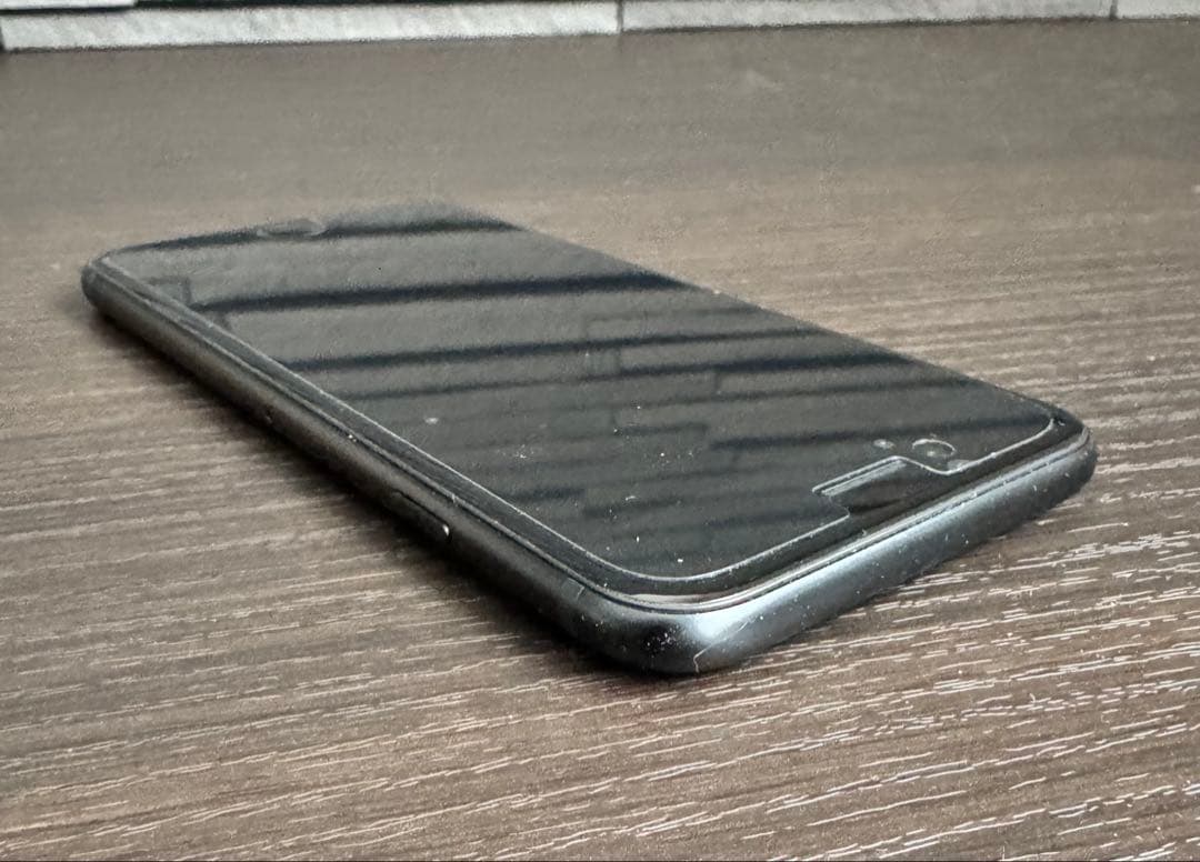 Apple iPhone se第3世代64GB ブラック 本体　SIMフリー