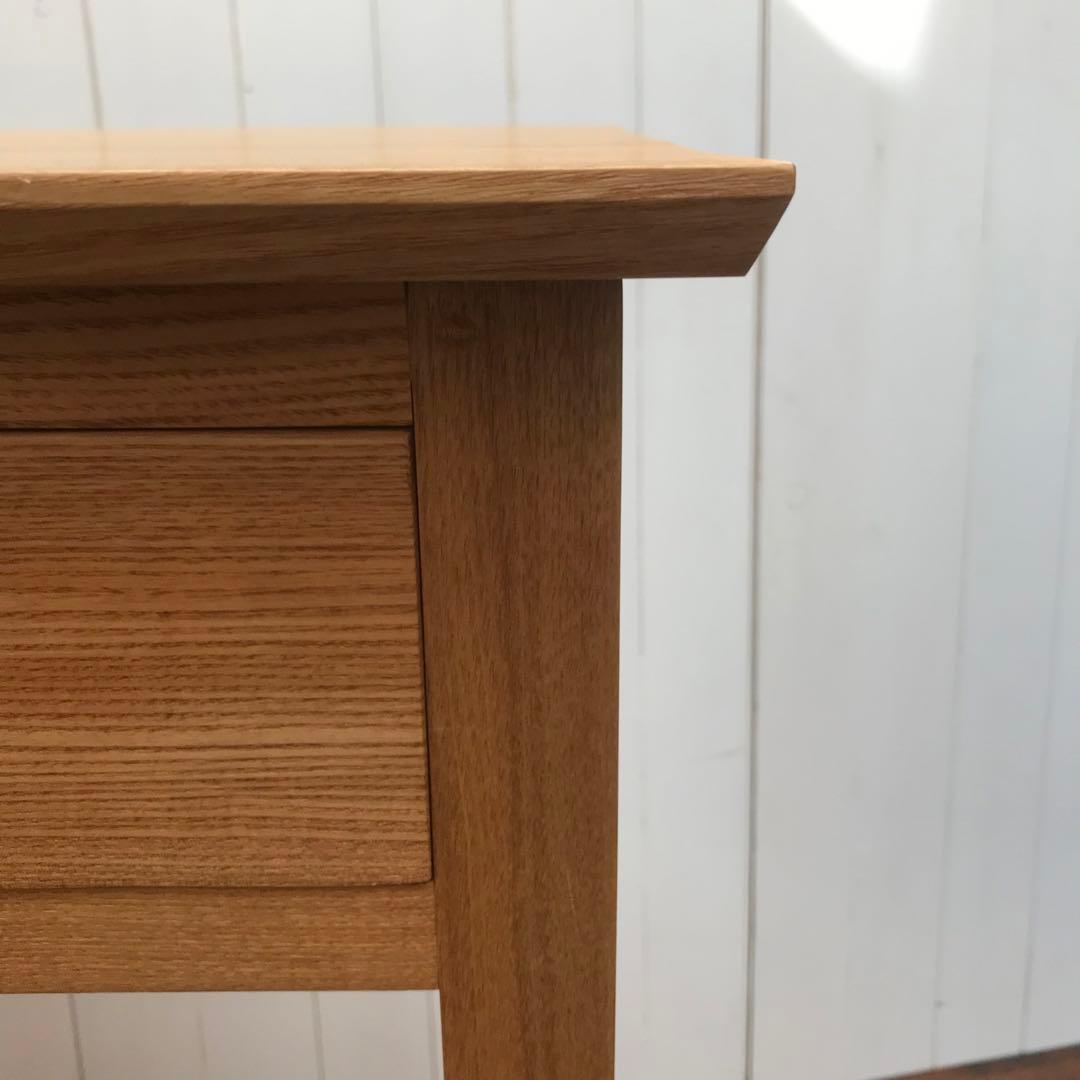 タモ材の机　テーブル