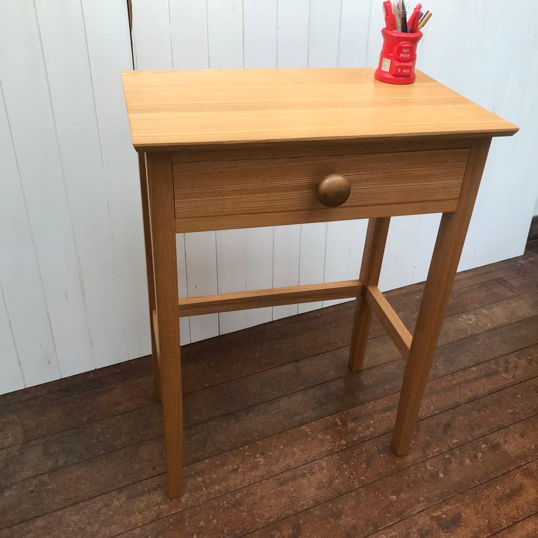 タモ材の机　テーブル