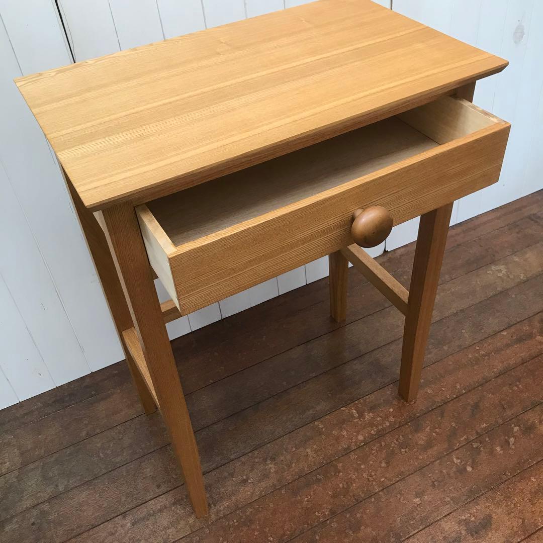 タモ材の机　テーブル