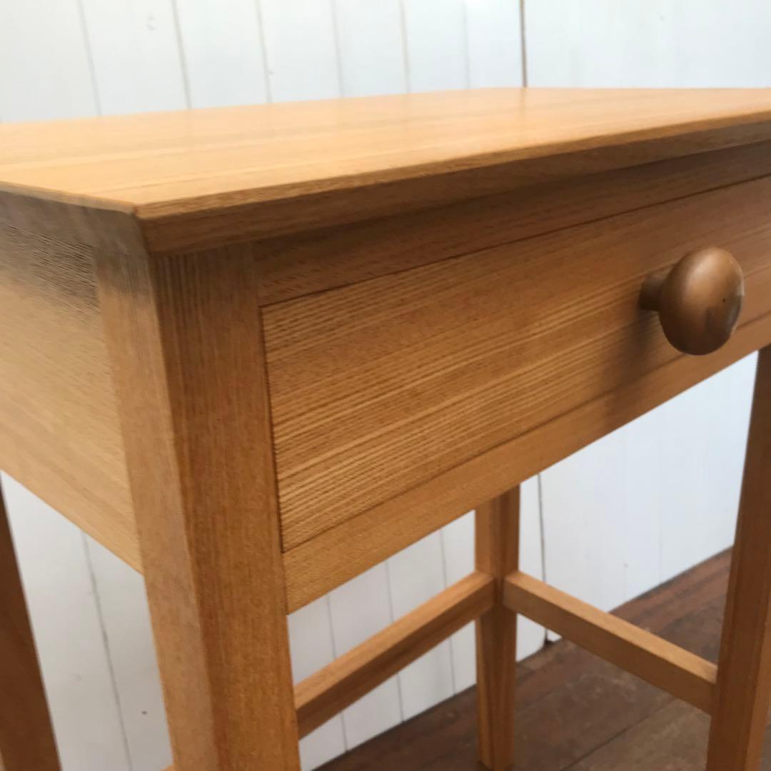 タモ材の机　テーブル