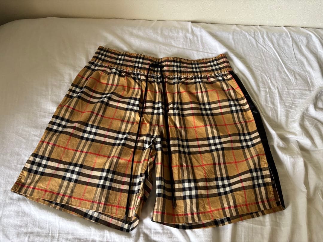 美品　BURBERRY ショートパンツ　ノバチェックサイドライン　バーバリー