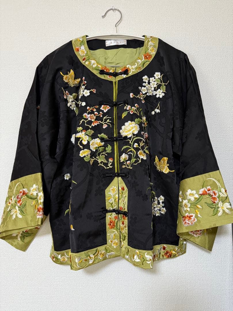 中華風 清時代刺繍短めチャイナジャケット上着トップス改良型漢服風短コーデ撮影写真