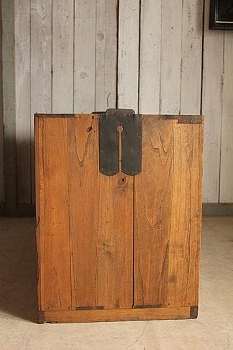 古い木製の引き出し2段　チェスト　桐箪笥