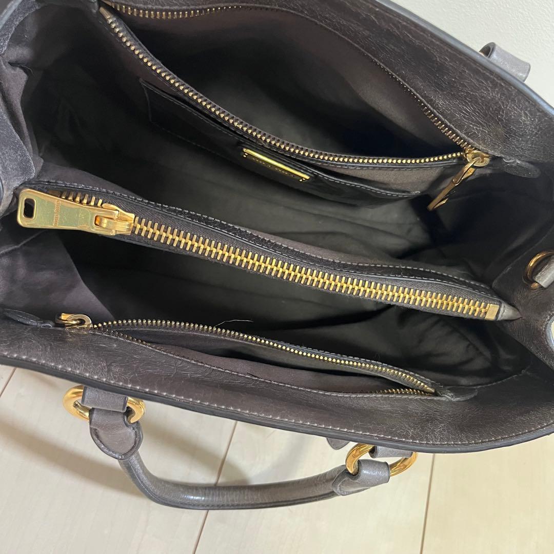 MIU MIU グレー レザー ハンドバッグ