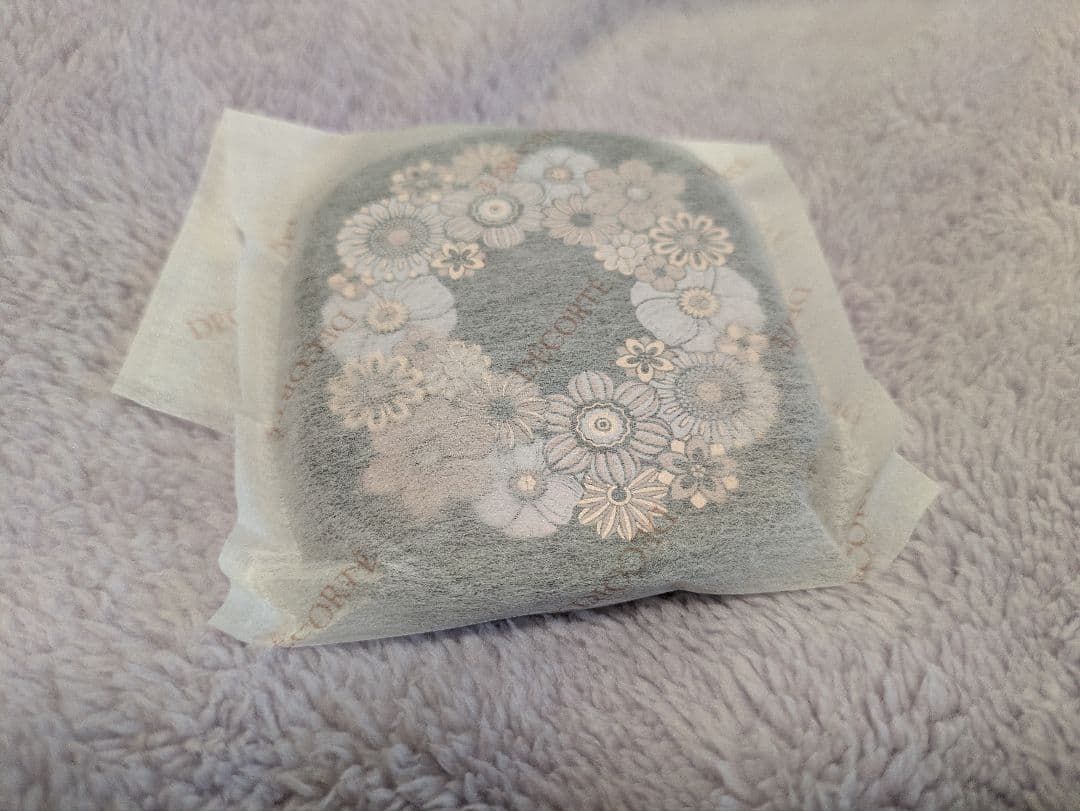 新品　コスメデコルテ　クリスマスコフレ　スキン シャドウ デザイニング パレット