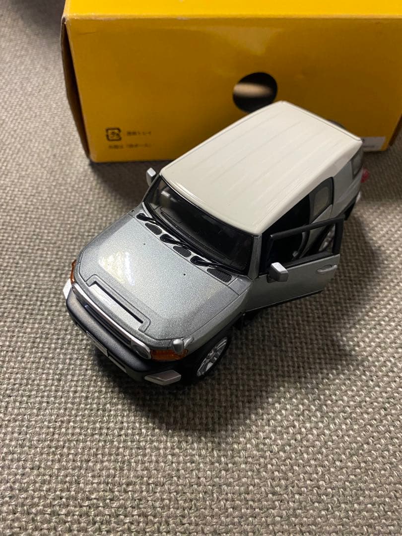 トヨタ　FJクルーザー　カラー　サンプル　ミニカー　グレー　シルバー　新品