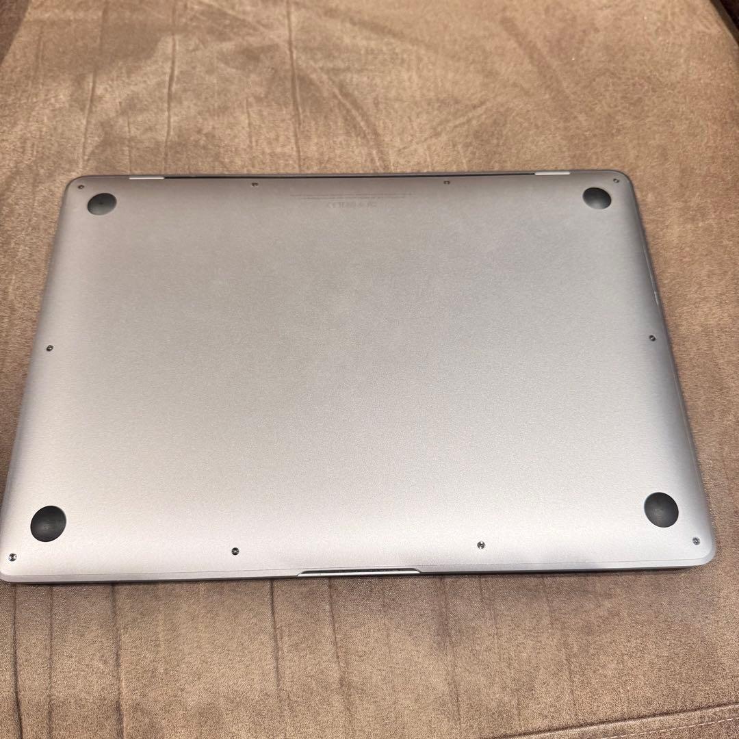 【美品】Apple MacBook Air 2018 13.3 inch