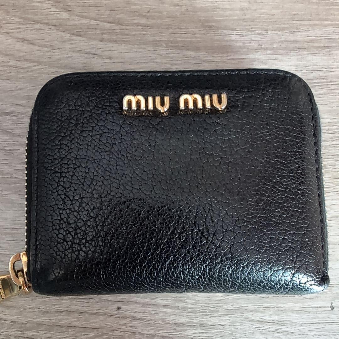 miu miu ブラックレザー ケース