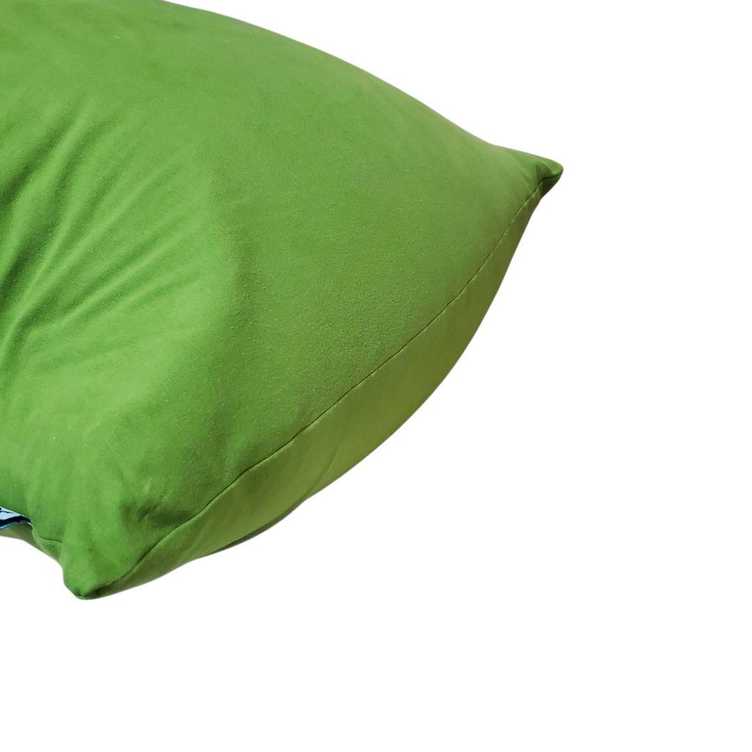 【状態良好】yogibo ピラミッド グリーン　CT-6817 (NH)