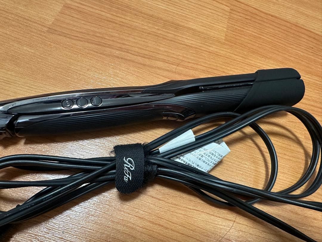 リファ　ストレートアイロン　黒2024年製