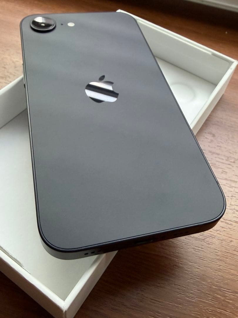 ⭕️ほぼ未使用iPhone16e 128GBブラックバッテリー100% 充放電4回