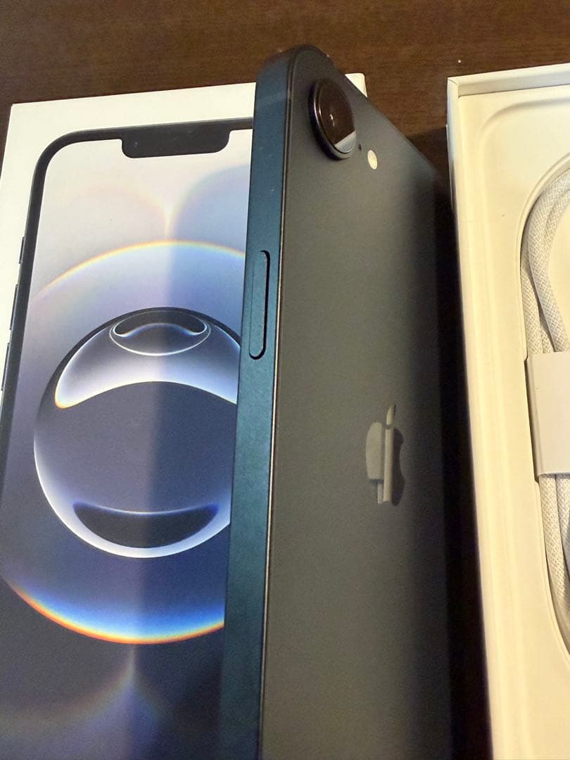 ⭕️ほぼ未使用iPhone16e 128GBブラックバッテリー100% 充放電4回