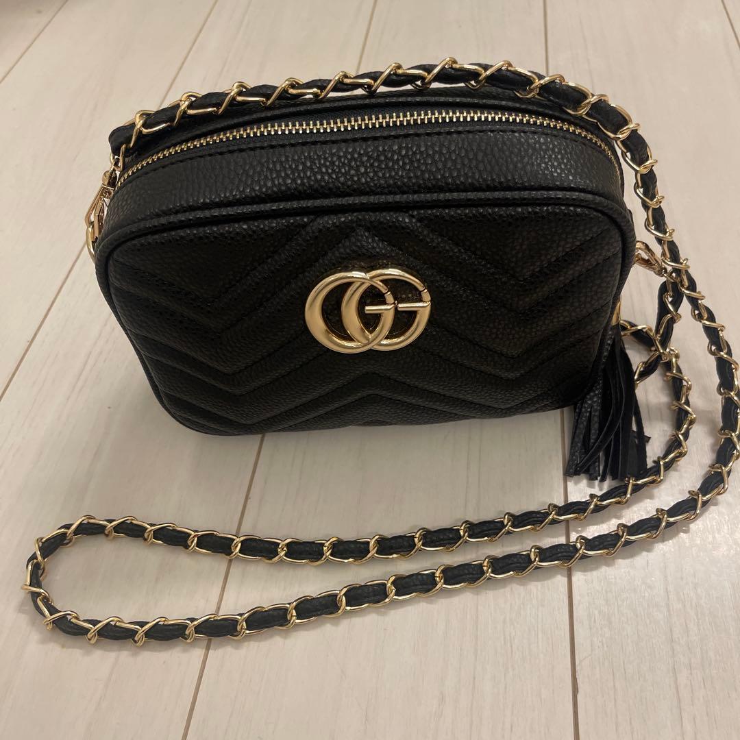GUCCI チェーンショルダーバック　ブラック　ノベルティ
