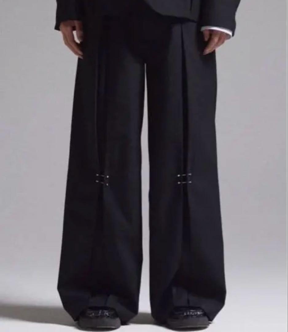 GRANCY ピアス デザイン タック スラックス M ブラック