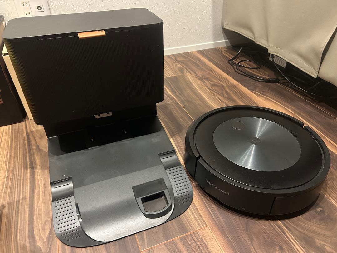ルンバiRobot Roomba j7+ 本体、箱付き、予備ブラシ付