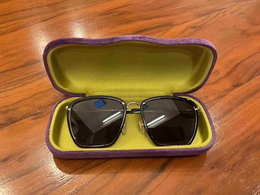 【ティト】GUCCI サングラス 黒 レンズ 専用ケース付き
