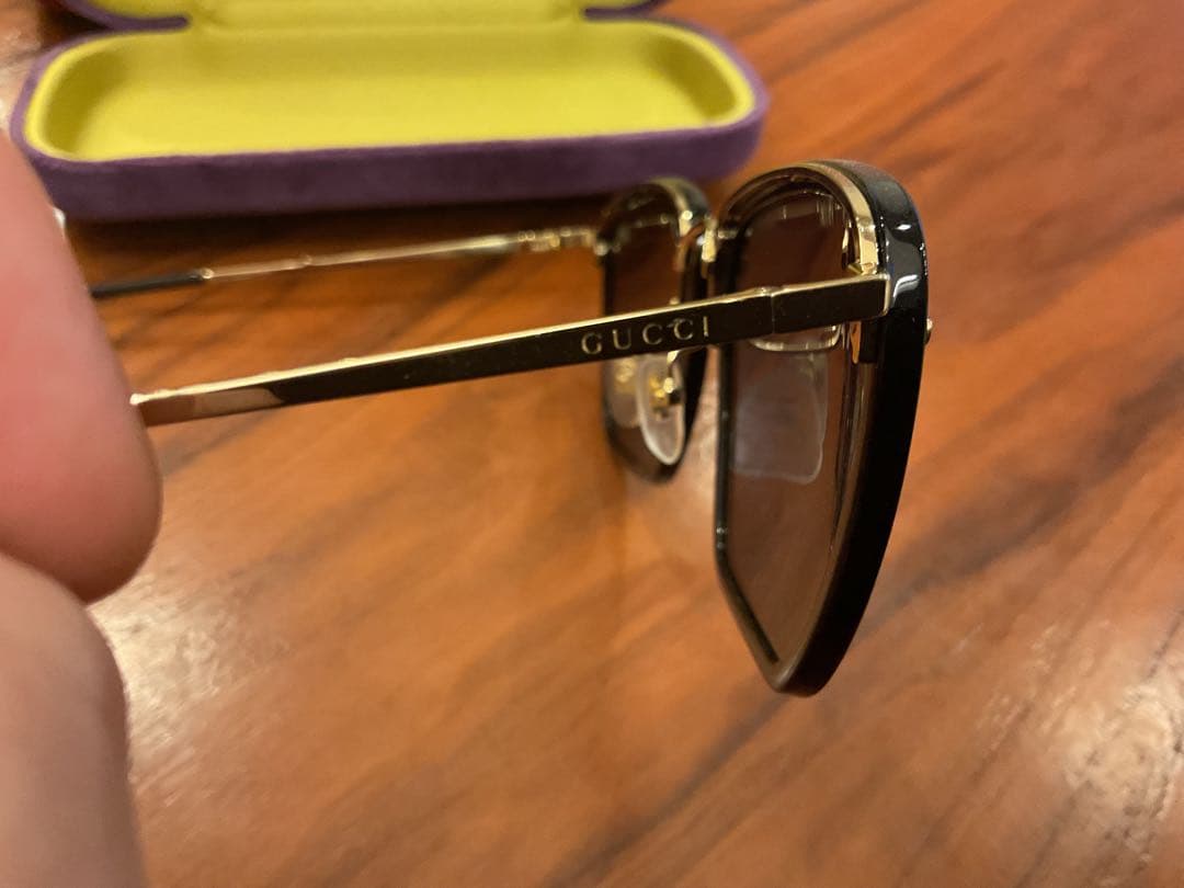 【ティト】GUCCI サングラス 黒 レンズ 専用ケース付き