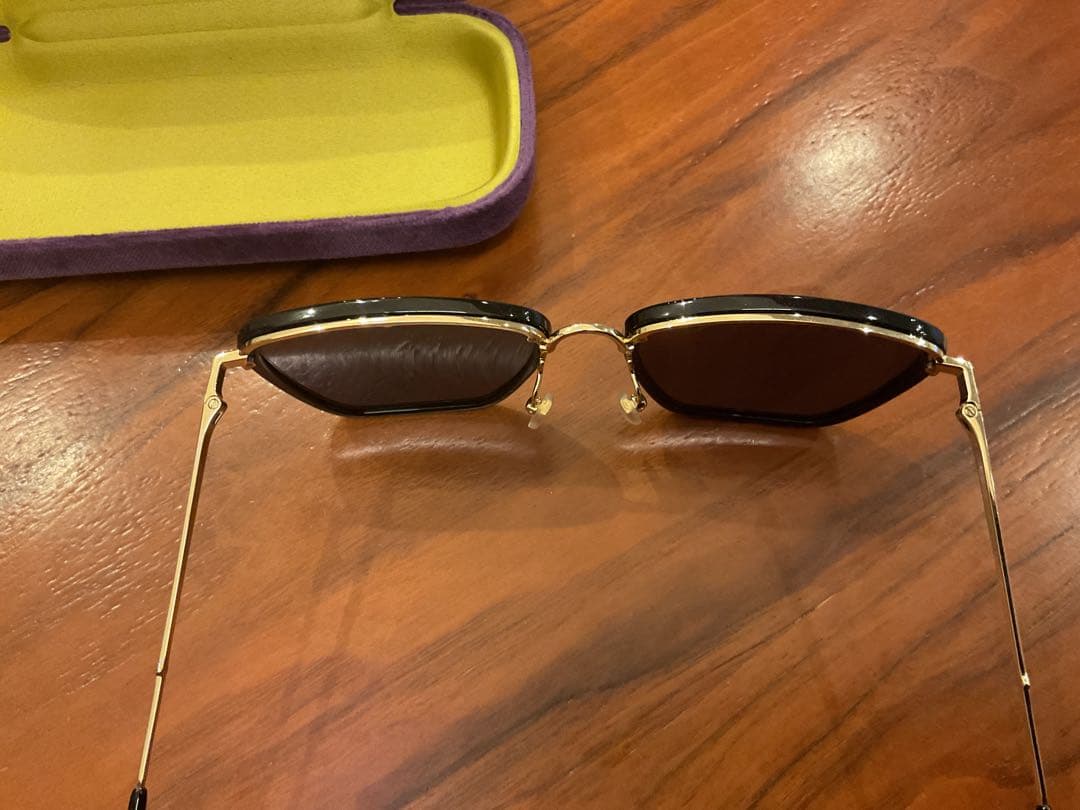 【ティト】GUCCI サングラス 黒 レンズ 専用ケース付き