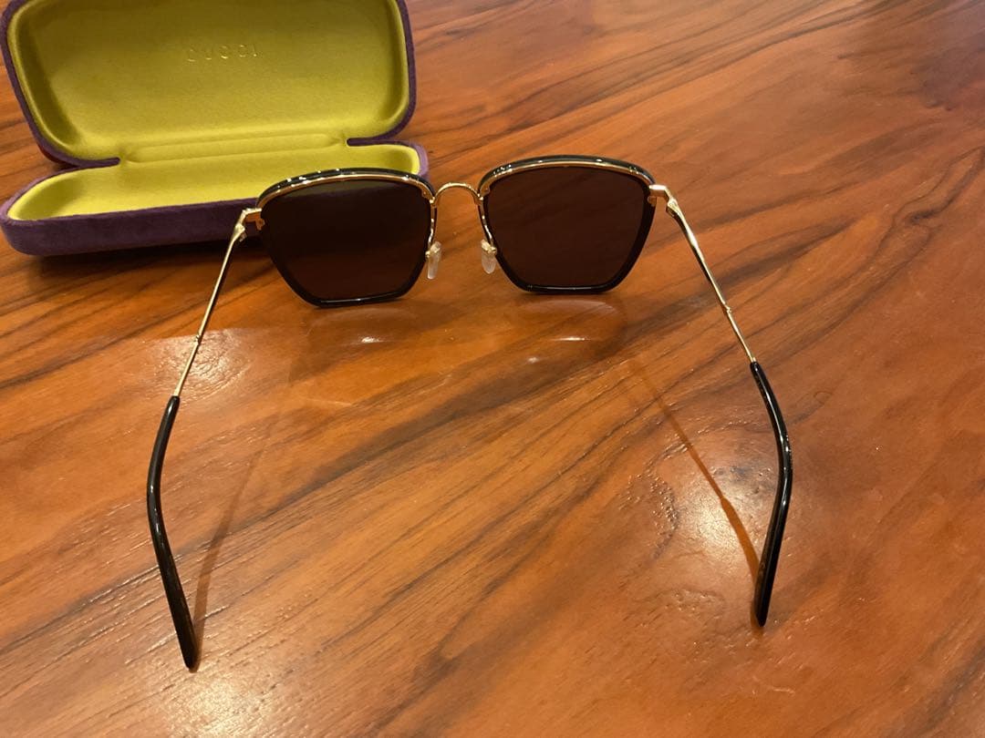 【ティト】GUCCI サングラス 黒 レンズ 専用ケース付き