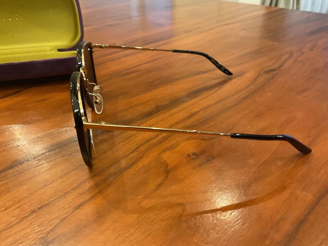 【ティト】GUCCI サングラス 黒 レンズ 専用ケース付き