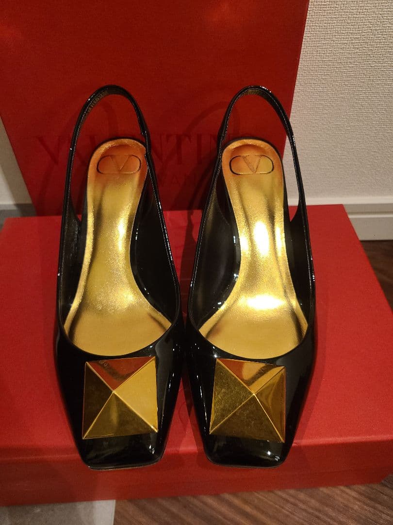 ヴァレンティノ ワンスタッズ パンプス