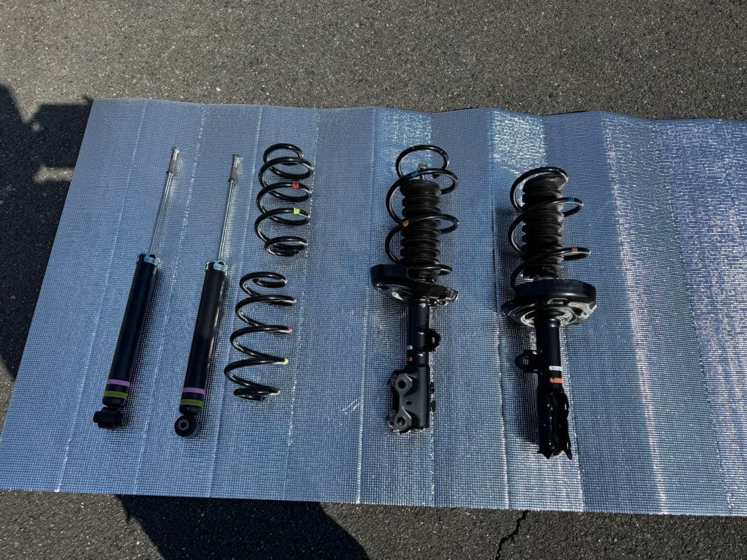 新車外し　VOXY90 純正サスペンション　一式