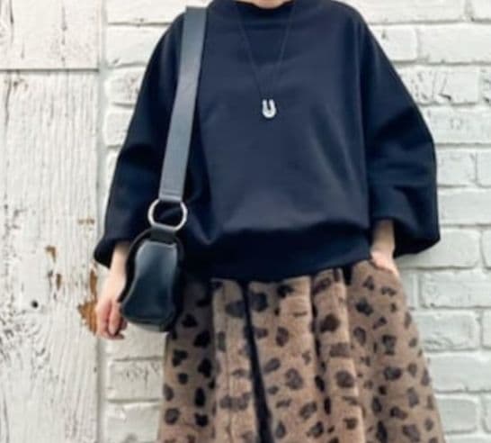 BEARDSLEY ビアズリー　レザーボディバッグ　ブラック