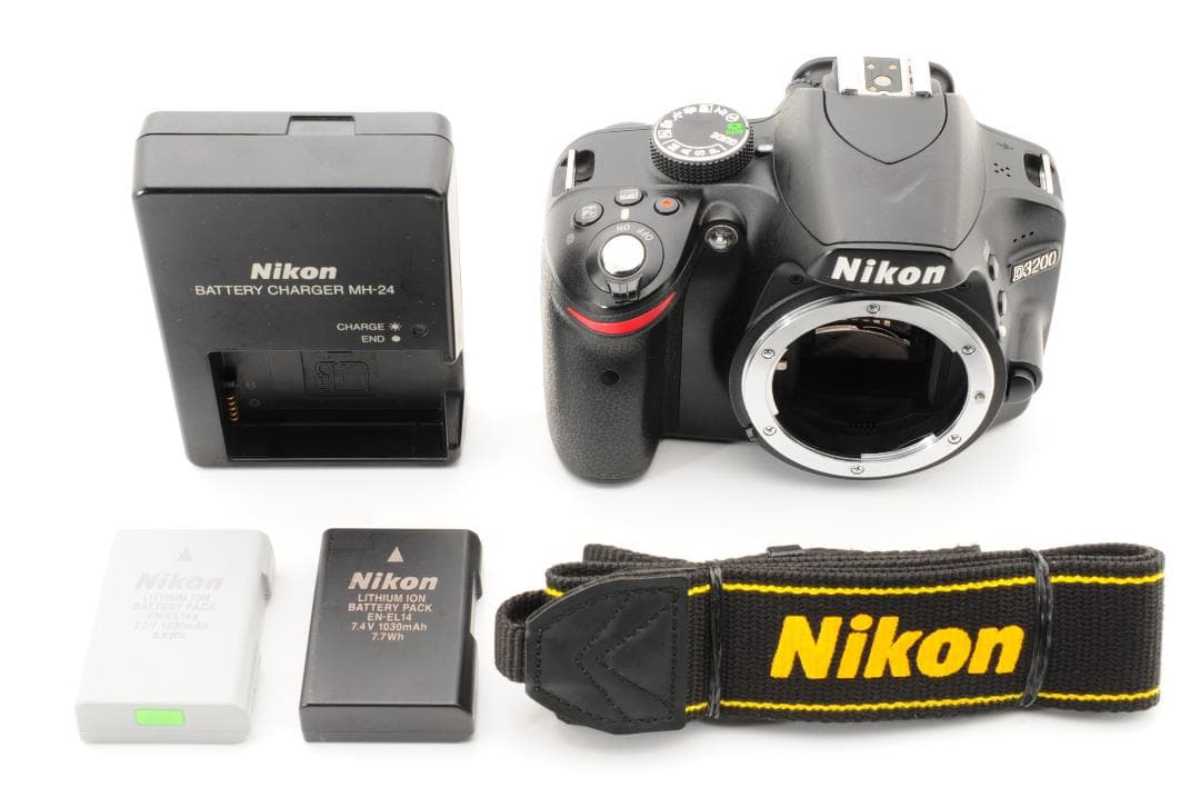 【美品】 ニコン Nikon D3200 ボディ デジタル一眼レフ #307
