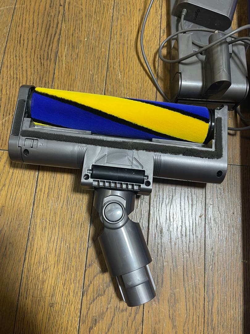 ダイソン V8 ハンディ掃除機