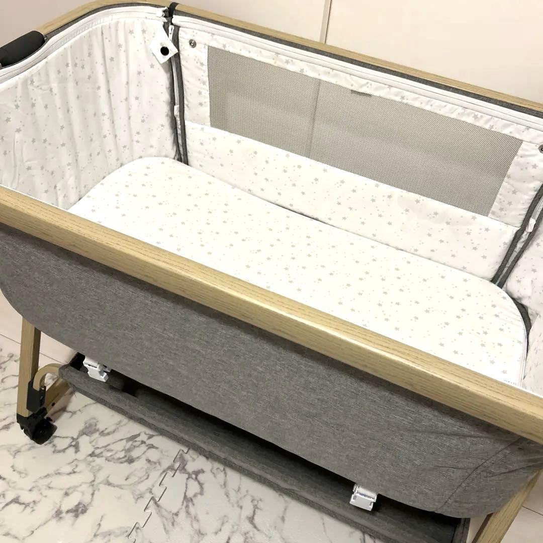 ZOOBLY 星柄ベビーベッド メッシュサイドパネル付き
