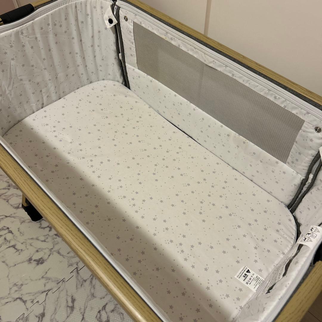 ZOOBLY 星柄ベビーベッド メッシュサイドパネル付き