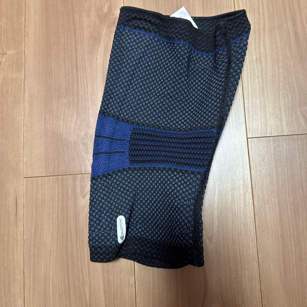 バウアーファインド　ゲニュトレイン　膝用サポーター　サイズ4ブラック