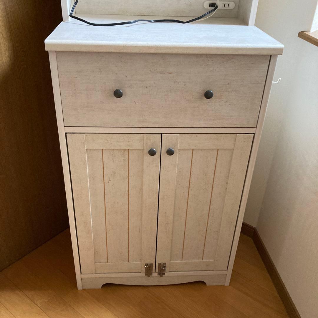 キャビネット（コンセント付き）