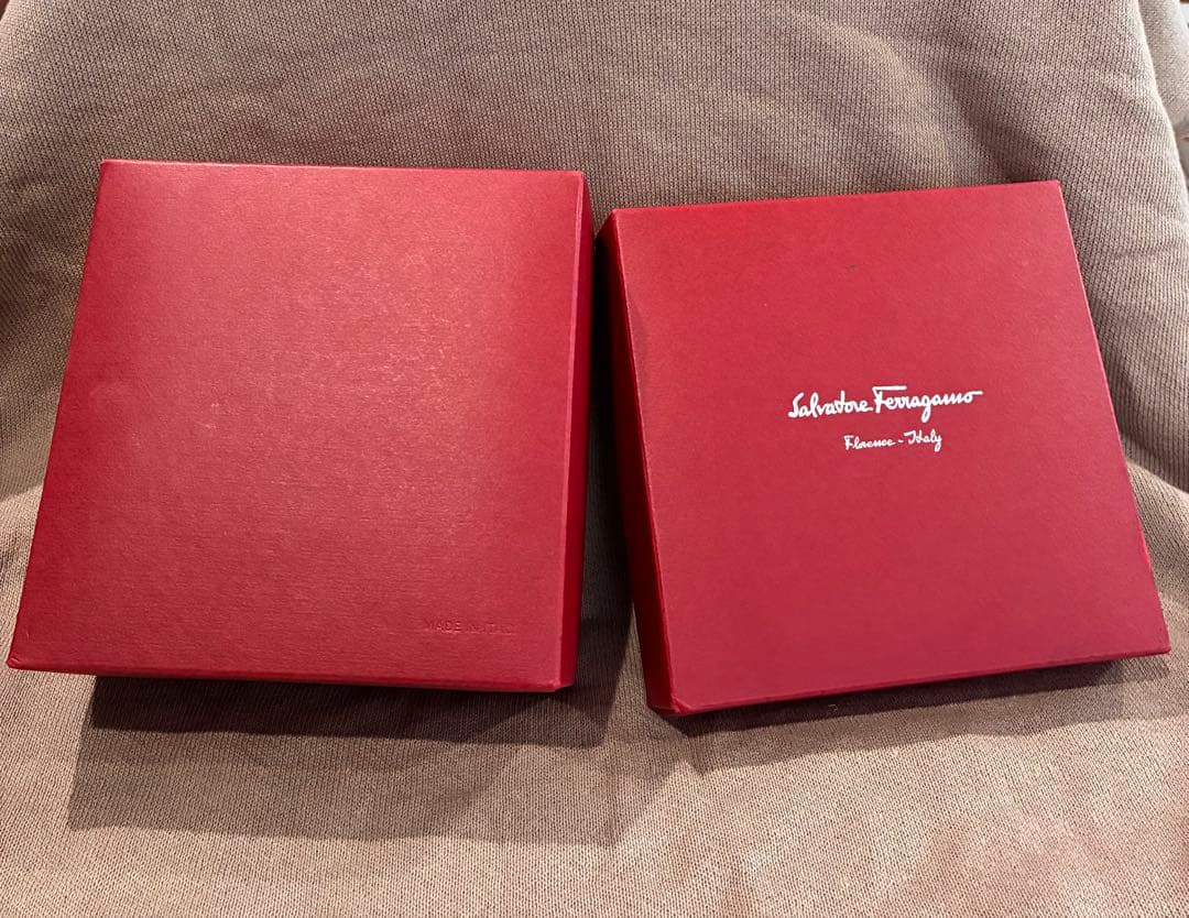 新品美品❗️Salvatore Ferragamo レザー ベルト 赤黒