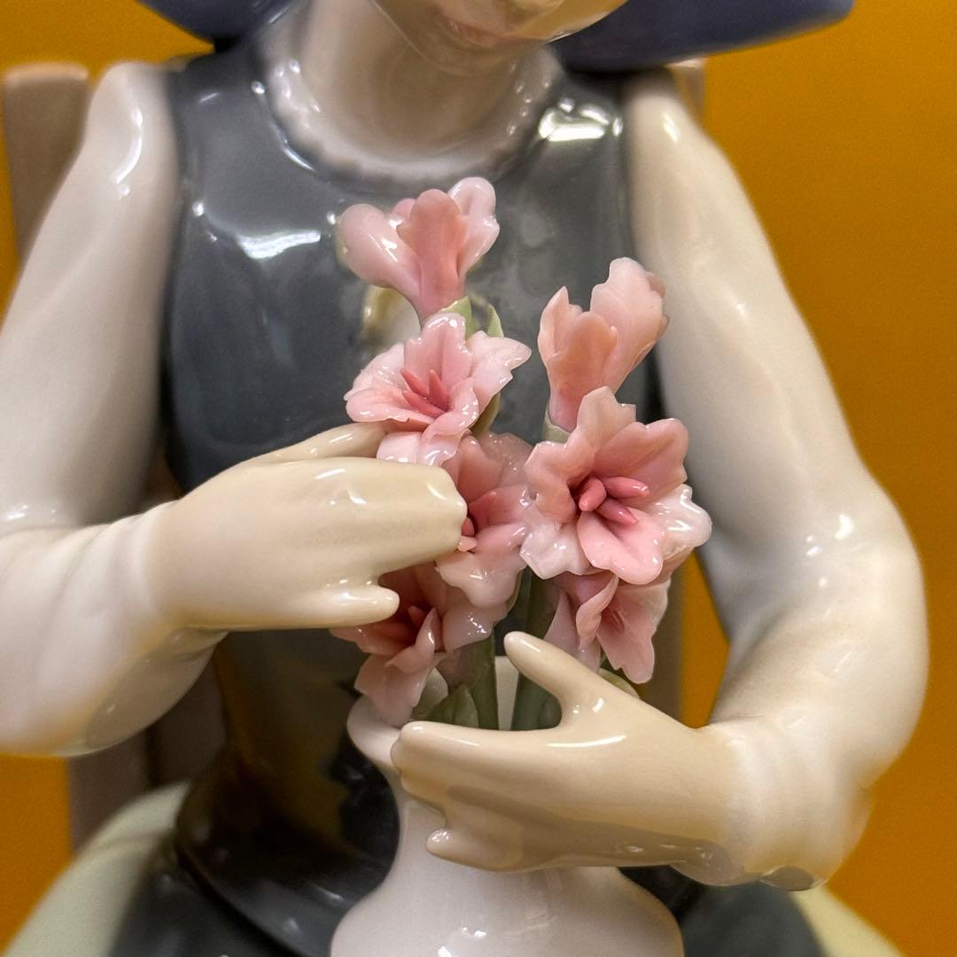 【希少・廃盤】リヤドロ LLADRO 椅子に座る少女　カケ・割れなし