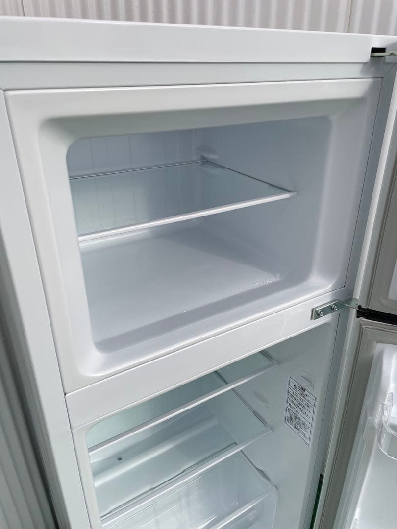 934 ハイセンス おしゃれホワイト2ドア冷蔵庫 トップフリーザー スリム 単身