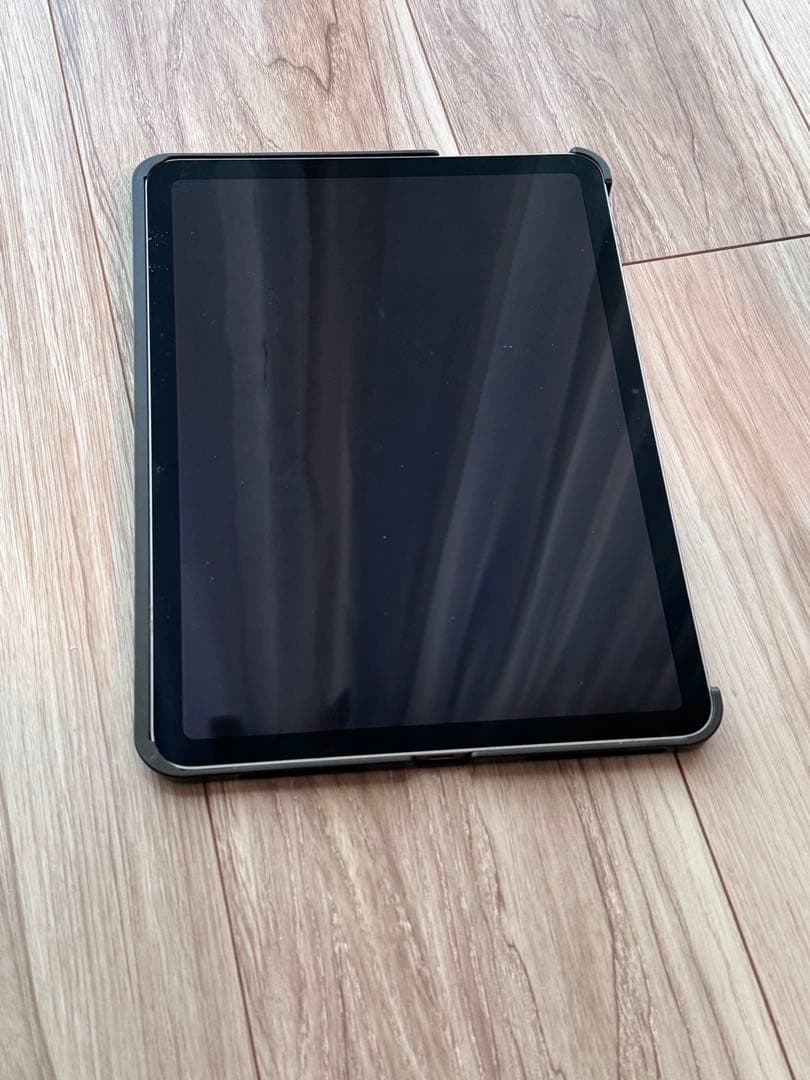 【最終値下げ】2024年発売iPad Air シルバー本体＆キーボードカバー