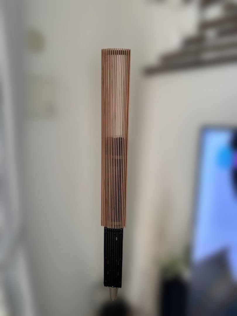 Bang & Olufsen BeoLab 8000スピーカー用の木製カバ