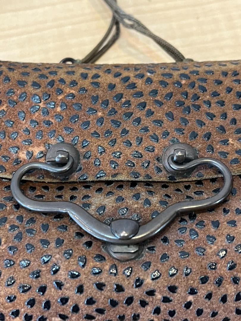 【骨董】【希少】印伝　煙草入れ（刻み煙草入り）、煙管入れ、火付け入れの３点セット