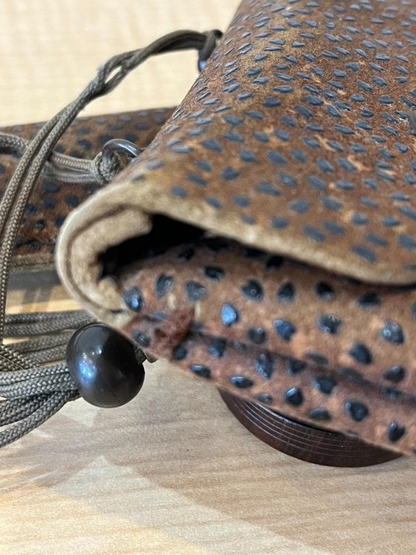 【骨董】【希少】印伝　煙草入れ（刻み煙草入り）、煙管入れ、火付け入れの３点セット