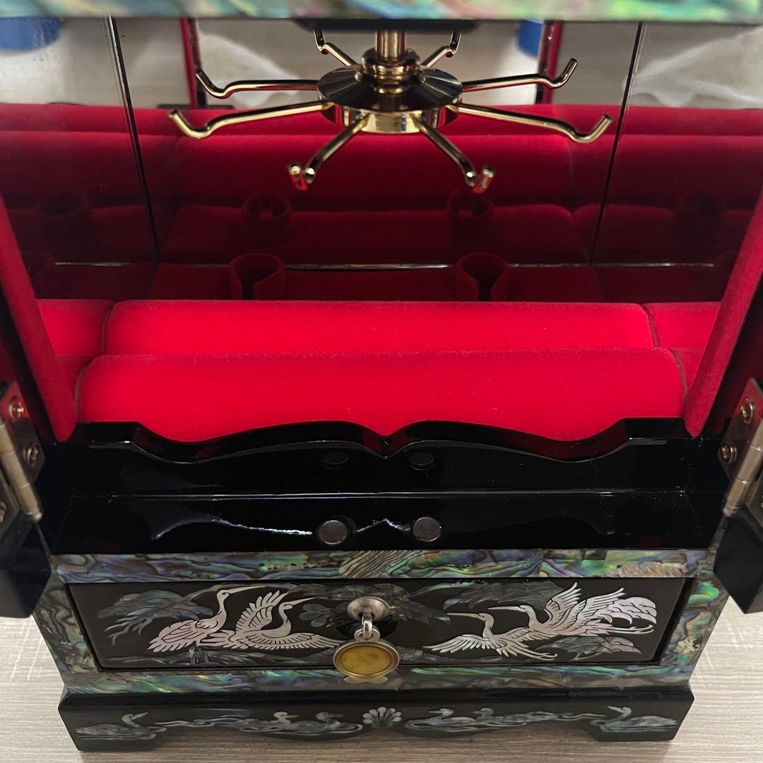 ★美品★ ジュエリーボックス 小箪笥 漆塗り 鶴　松　貝装飾 韓国工芸 螺鈿細工