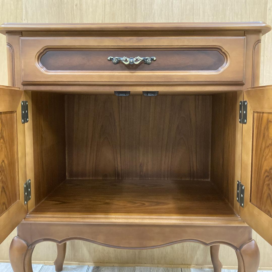 【カリモク】キャビネット 　猫脚 　サイドボード