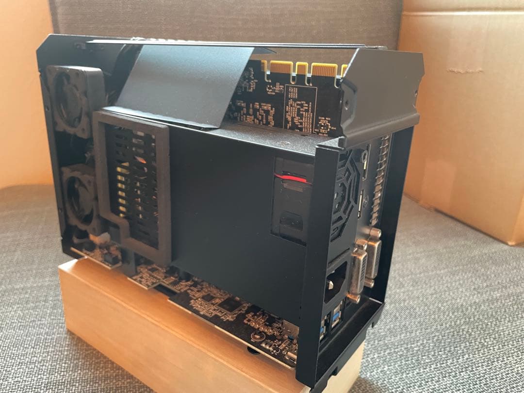 グラフィックボード・グラボ・ビデオカード AORUS GTX 1070 Gaming Box eGPU