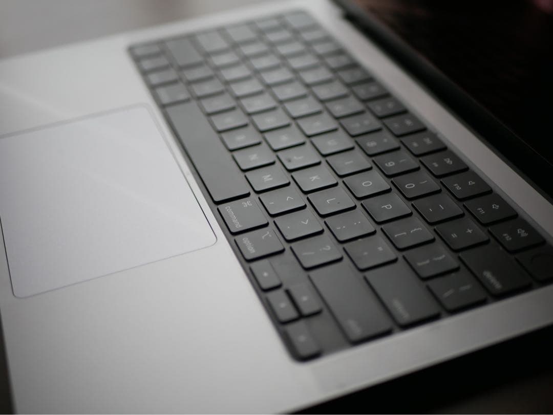 【ジャンク】MacbookPro14M2Pro / 通電OK画面×充電器外箱付き