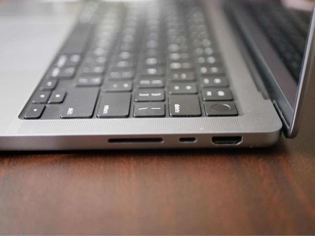 【ジャンク】MacbookPro14M2Pro / 通電OK画面×充電器外箱付き