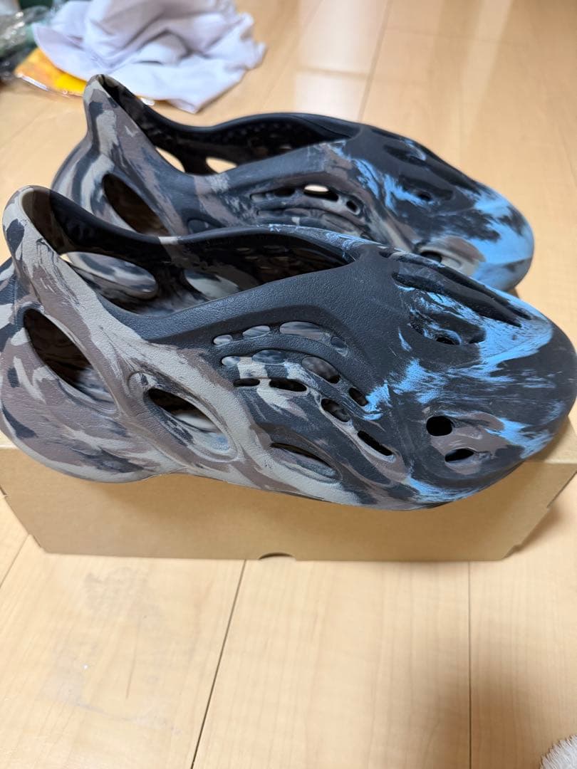 靴 adidas YEEZY Foam Runner \