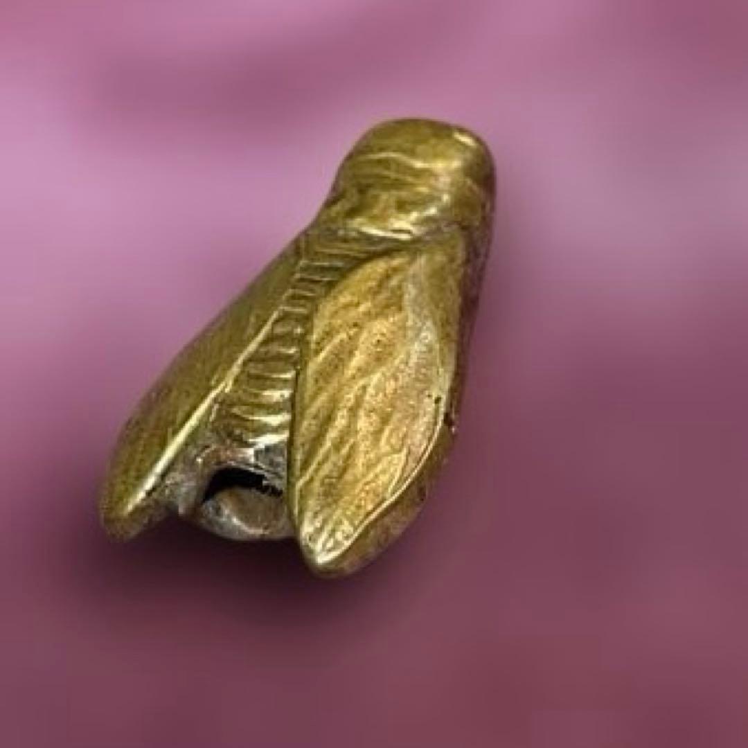 金色 セミ型装飾品　　根付　緒締　骨董　古道具　時代