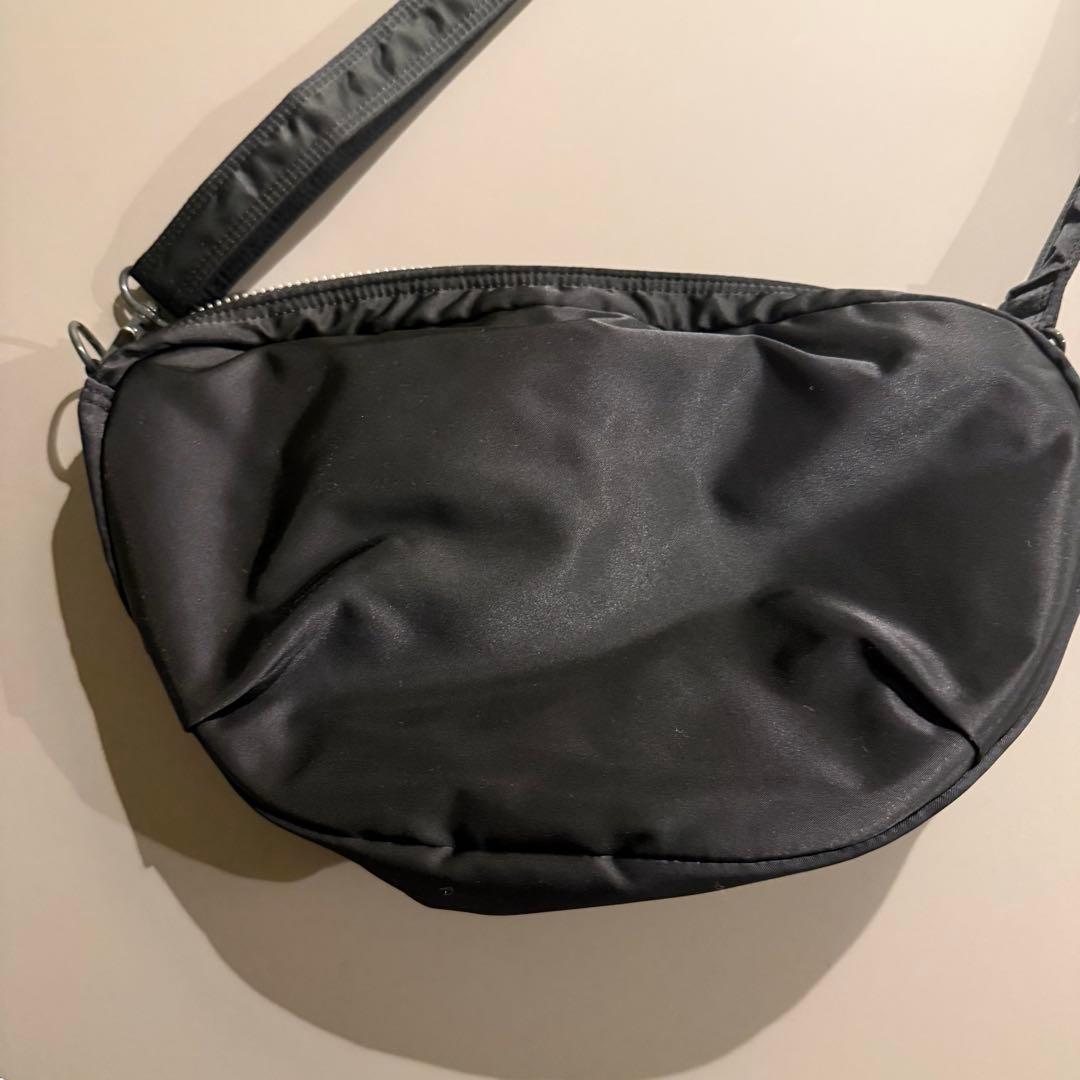 人気　ポーター　PORTER　タンカー　オーバル　ショルダーバッグ　ハーフムーン