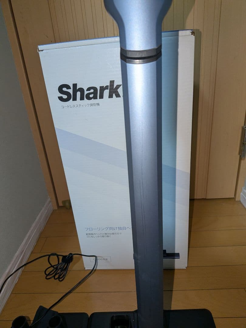 shark コードレスクリーナー★CS200JLB★純正バッテリー3個付き